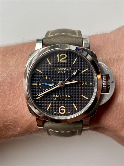 panerai luminor 1950 gmt 42mm